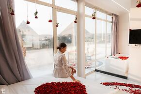 Tree Lounge Pyramids View INN, Sphinx Giza.