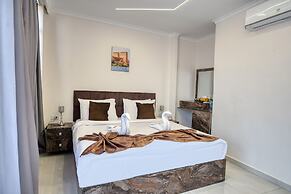 Tree Lounge Pyramids View INN, Sphinx Giza.