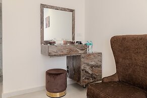 Tree Lounge Pyramids View INN, Sphinx Giza.