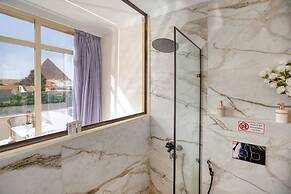 Tree Lounge Pyramids View INN, Sphinx Giza.