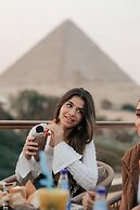 Tree Lounge Pyramids View INN, Sphinx Giza.