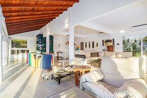 Mansão de Cinco Suítes em Geribá