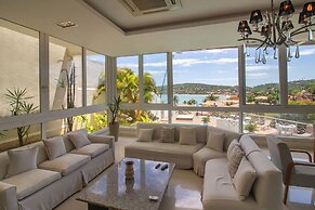 Maravilhosa Mansão em Frente à Praia