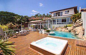 Maravilhosa Mansão em Frente à Praia