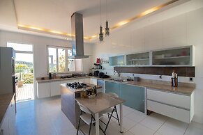 Maravilhosa Mansão em Frente à Praia