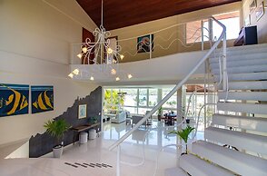 Maravilhosa Mansão em Frente à Praia