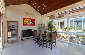 Maravilhosa Mansão em Frente à Praia