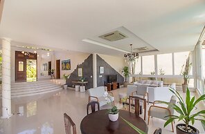 Maravilhosa Mansão em Frente à Praia