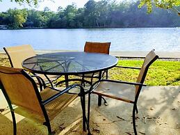 Spacious Lakeside Country Getaway