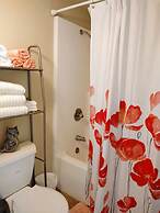 Spacious Lakeside Country Getaway