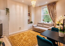 Botanic Apartment Central-Parking-sleep3