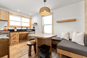 Desolation Hotel Hope Valley