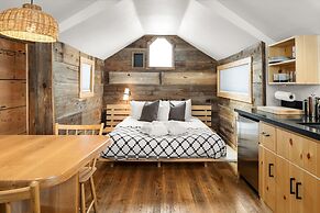 Desolation Hotel Hope Valley