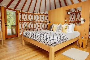 Desolation Hotel Hope Valley