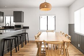 Desolation Hotel Hope Valley