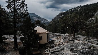 Desolation Hotel Hope Valley
