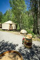 Desolation Hotel Hope Valley