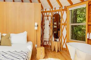 Desolation Hotel Hope Valley