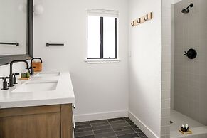 Desolation Hotel Hope Valley