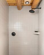 Desolation Hotel Hope Valley