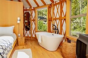 Desolation Hotel Hope Valley