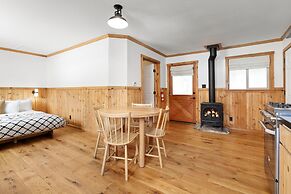 Desolation Hotel Hope Valley