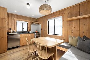 Desolation Hotel Hope Valley