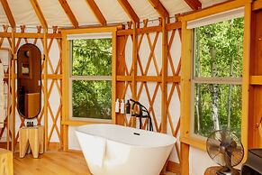 Desolation Hotel Hope Valley