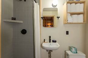 Desolation Hotel Hope Valley