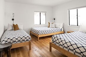 Desolation Hotel Hope Valley