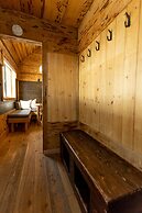 Desolation Hotel Hope Valley