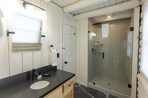 Desolation Hotel Hope Valley