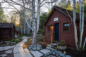 Desolation Hotel Hope Valley