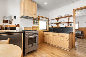 Desolation Hotel Hope Valley