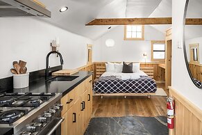 Desolation Hotel Hope Valley