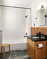 Desolation Hotel Hope Valley