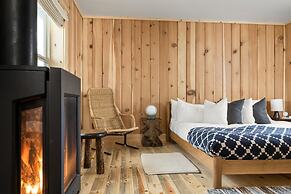 Desolation Hotel Hope Valley