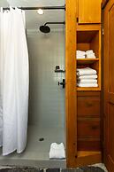 Desolation Hotel Hope Valley