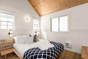 Desolation Hotel Hope Valley