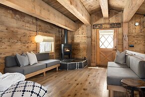 Desolation Hotel Hope Valley