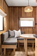 Desolation Hotel Hope Valley