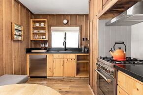 Desolation Hotel Hope Valley