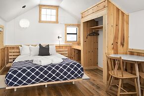 Desolation Hotel Hope Valley