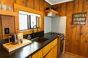 Desolation Hotel Hope Valley