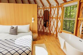 Desolation Hotel Hope Valley