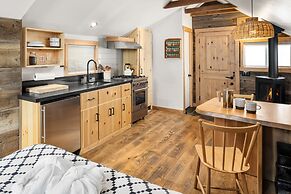 Desolation Hotel Hope Valley