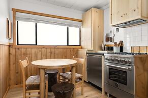 Desolation Hotel Hope Valley