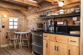 Desolation Hotel Hope Valley