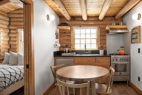 Desolation Hotel Hope Valley