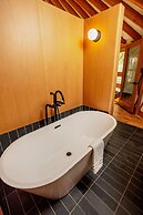 Desolation Hotel Hope Valley